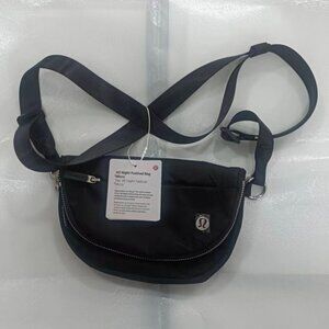 Lululemon All Night Festival Bag 2 L（Silver logo）